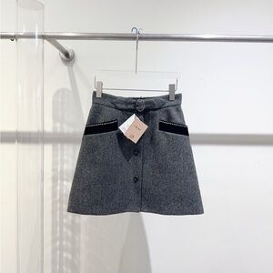🚩steal authentic Miu Miu Gray Mini Skirt with Black Accents